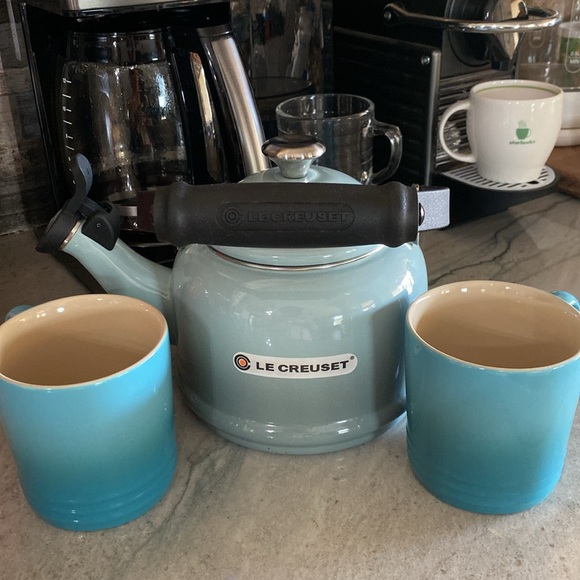 Le Creuset Enamel on Steel 1.25 Quart Demi Tea Kettle, Sea Salt - with 2 mugs - Picture 3 of 11